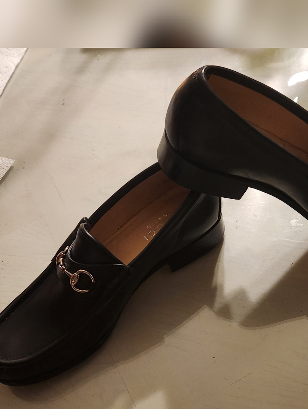 Gucci Women's  Black Leather Horsebit Loafers. Size 7 1/2 B - Picture 2 of 6